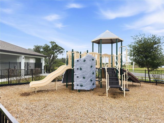 7100 TWISTING PINES LOOP, Zephyrhills, FL 33541