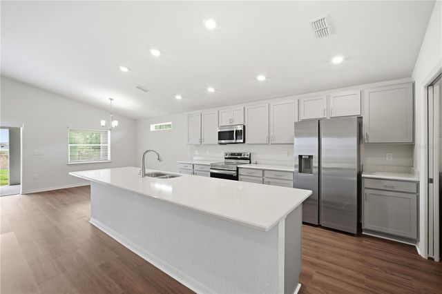 7100 TWISTING PINES LOOP, Zephyrhills, FL 33541