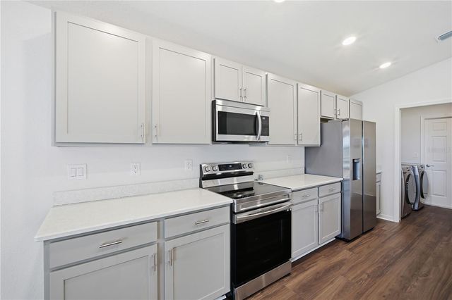 7100 TWISTING PINES LOOP, Zephyrhills, FL 33541