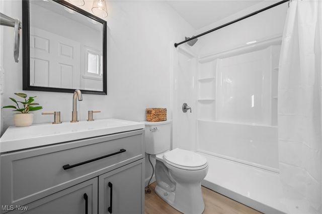 484 Shorefield Drive, Chippewa Lake, OH 44215