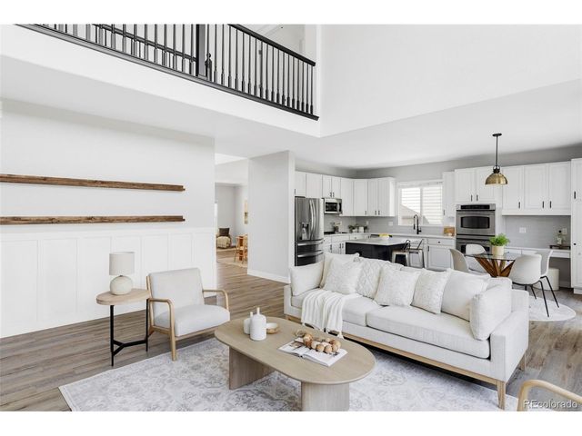 10212 Falcon St, Longmont, CO 80504