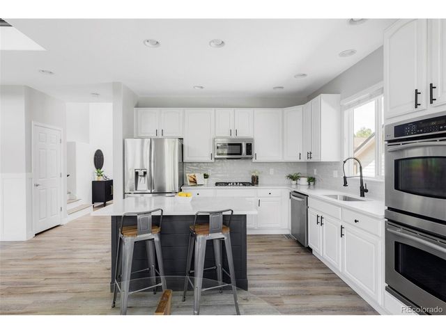 10212 Falcon St, Longmont, CO 80504