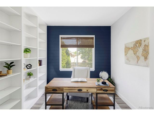 10212 Falcon St, Longmont, CO 80504