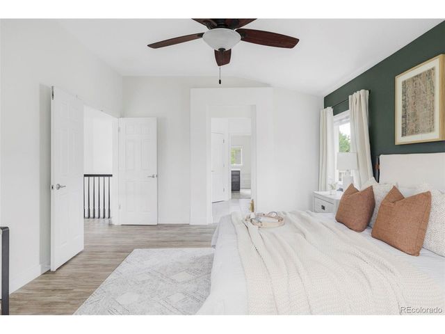 10212 Falcon St, Longmont, CO 80504
