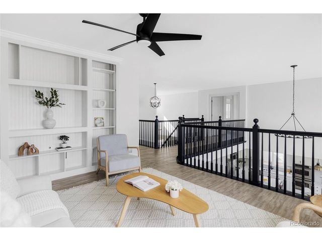 10212 Falcon St, Longmont, CO 80504