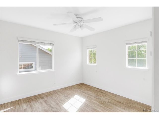 10212 Falcon St, Longmont, CO 80504