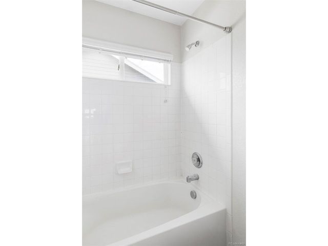 10212 Falcon St, Longmont, CO 80504