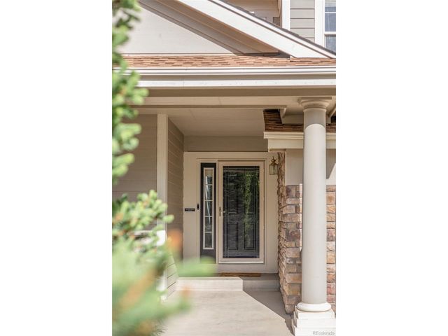 10212 Falcon St, Longmont, CO 80504