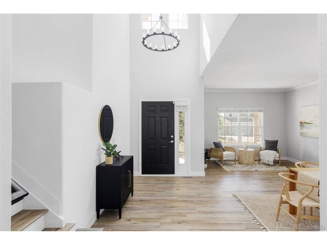 10212 Falcon St, Longmont, CO 80504
