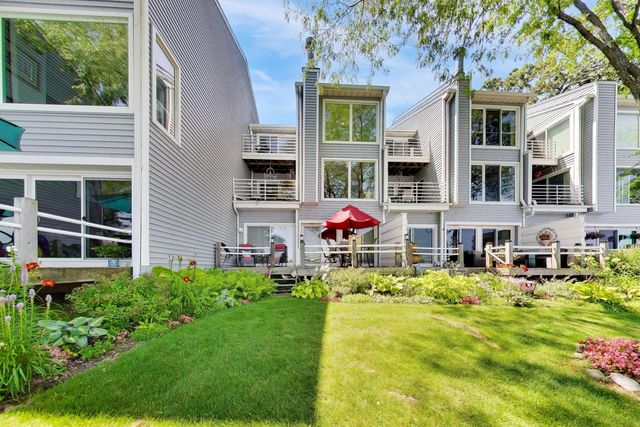 26443 N Ridge Court, Mundelein, IL 60060