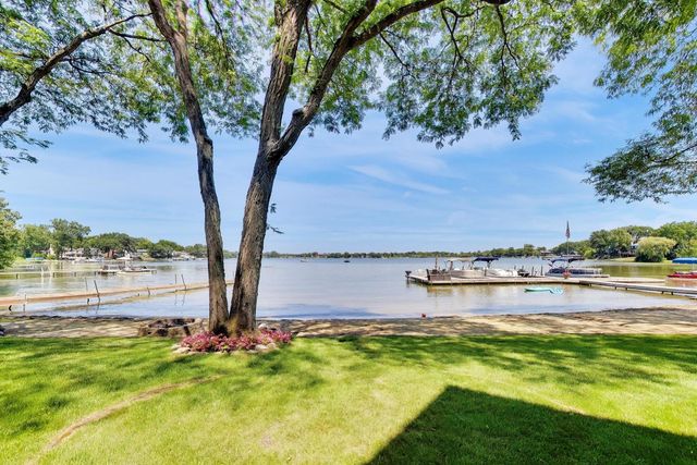 26443 N Ridge Court, Mundelein, IL 60060