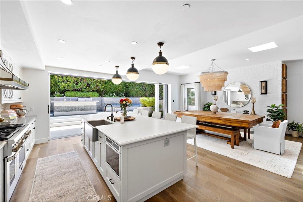 Image 12 of property listing at 1680 Louise, Laguna Beach, CA 92651