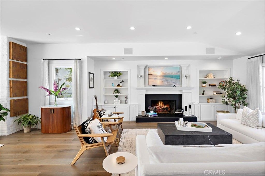 Image 8 of property listing at 1680 Louise, Laguna Beach, CA 92651