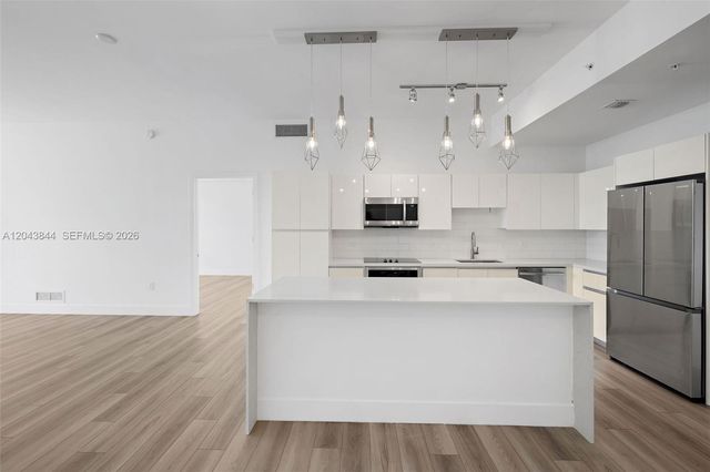 101 Diplomat Pkwy 2009, Hallandale Beach, FL 33009
