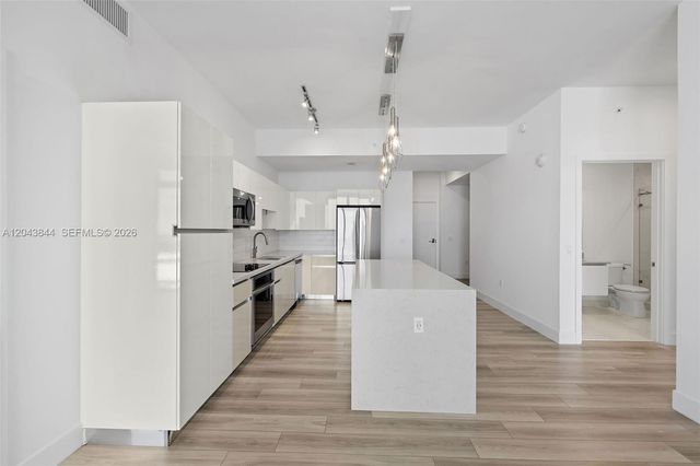 101 Diplomat Pkwy 2009, Hallandale Beach, FL 33009