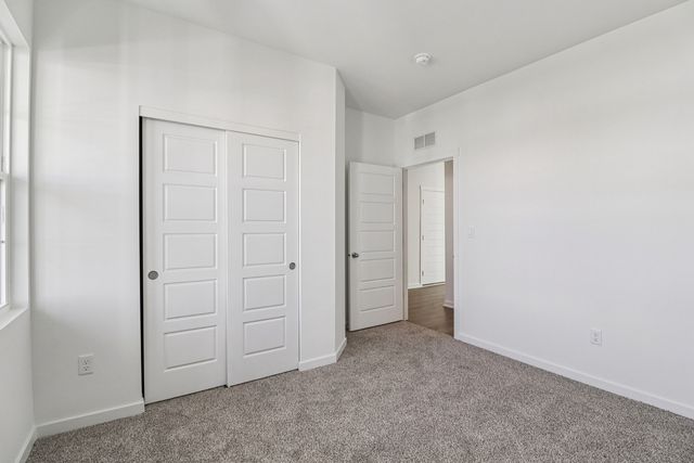 6296 Redwood Trail, Wonder Lake, IL 60097