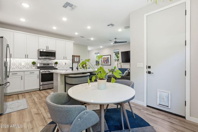 2757 S COMANCHE Drive, Chandler, AZ 85286