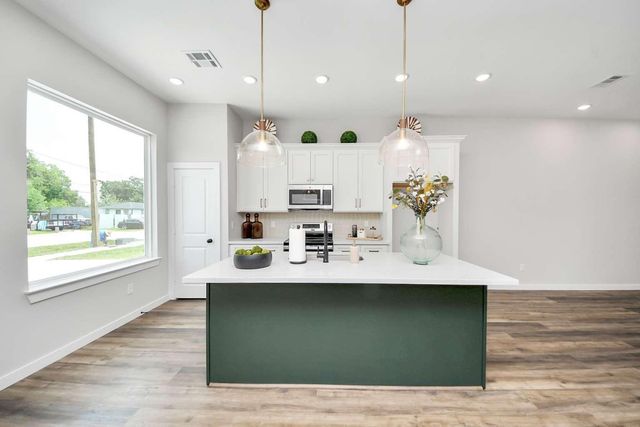 7906 Gladstone Street, Houston, TX 77051