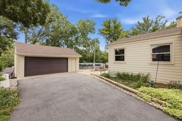 5818 Ridgewood Drive, Western Springs, IL 60558