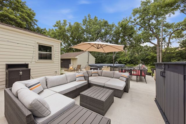 5818 Ridgewood Drive, Western Springs, IL 60558