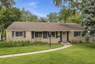 5818 Ridgewood Drive, Western Springs, IL 60558