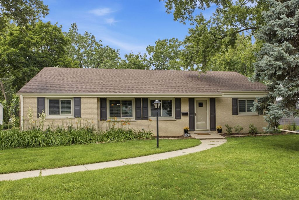 5818 Ridgewood Drive, Western Springs, IL 60558