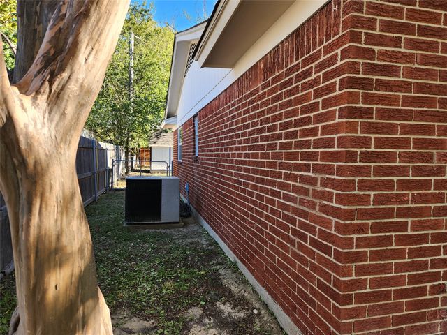 334 Michael Drive, Burleson, TX 76028