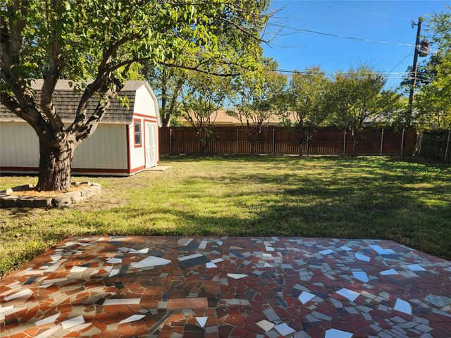 334 Michael Drive, Burleson, TX 76028