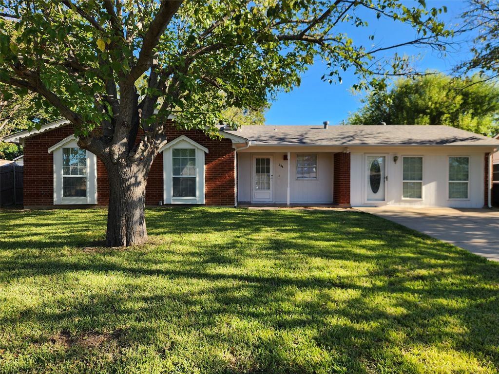 334 Michael Drive, Burleson, TX 76028