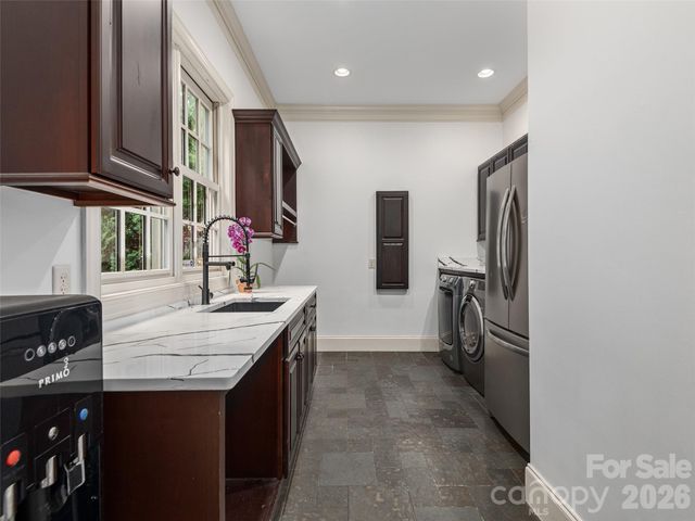 433 Coopers Hawk Drive, Asheville, NC 28803