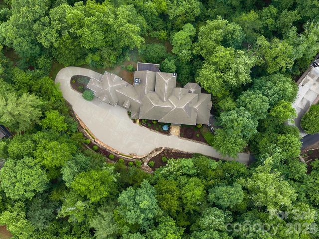 433 Coopers Hawk Drive, Asheville, NC 28803