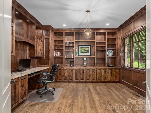 433 Coopers Hawk Drive, Asheville, NC 28803