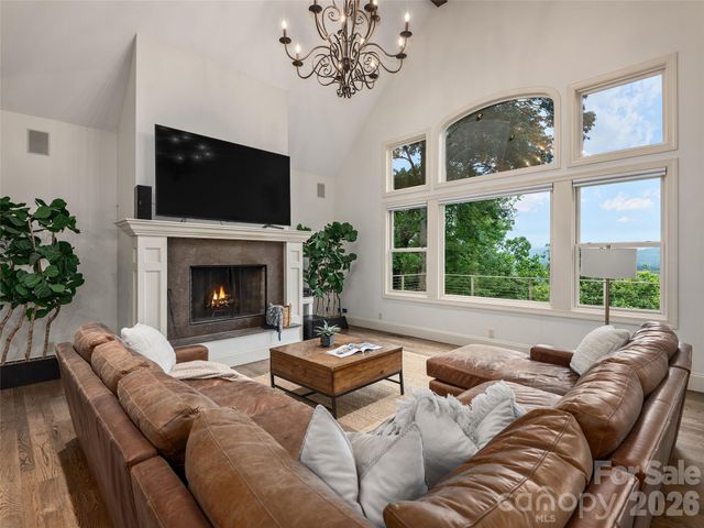 433 Coopers Hawk Drive, Asheville, NC 28803
