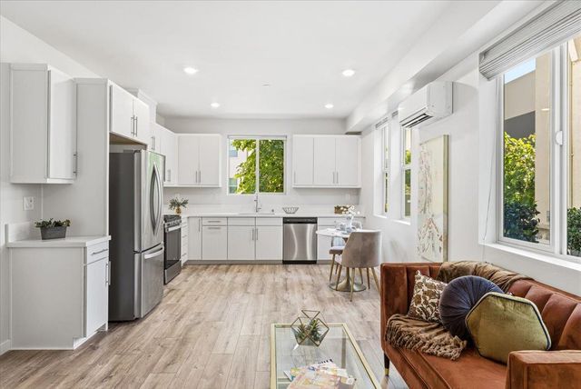 170 Box Ln, Sacramento, CA 95818