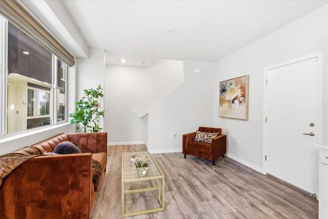 170 Box Ln, Sacramento, CA 95818