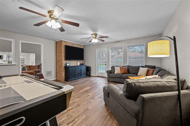 4702 Gulfway Drive, Baytown, TX 77521