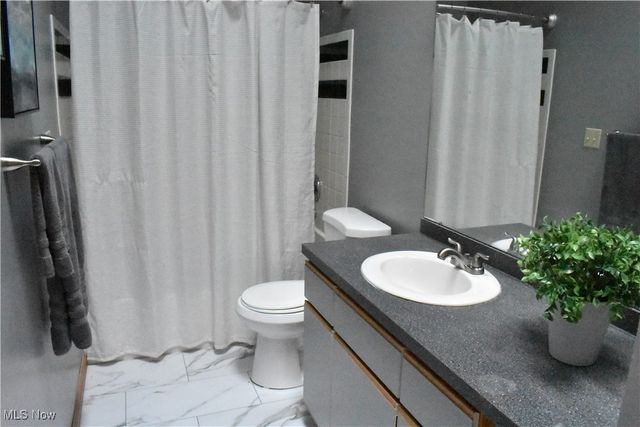 1133 Red Tail Hawk Court 6, Boardman, OH 44512