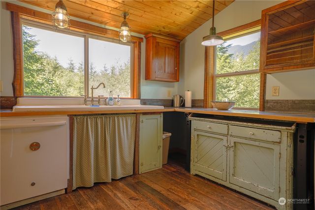 2660 Wildwood Drive, Quilcene, WA 98376