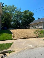 1518 Hopkins Avenue, Lakewood, OH 44107