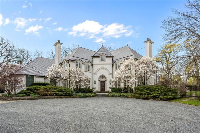 1315 Abington Cambs Drive, Lake Forest, IL 60045