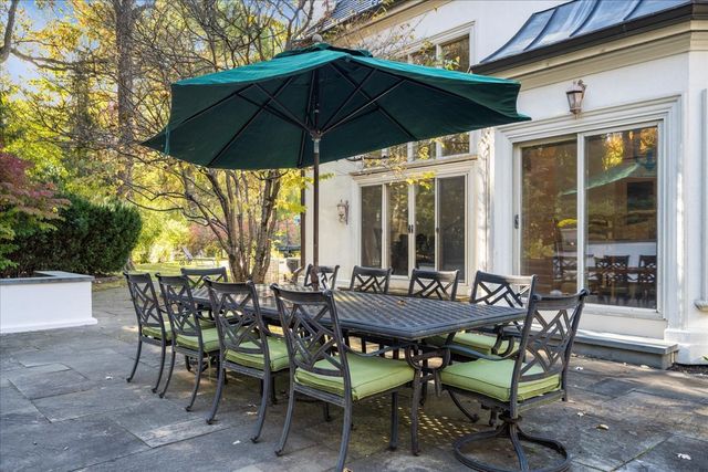 1315 Abington Cambs Drive, Lake Forest, IL 60045