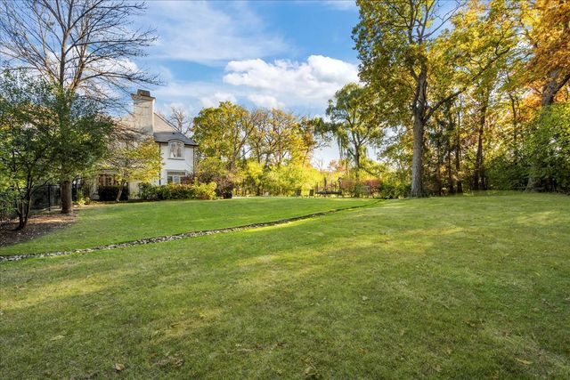 1315 Abington Cambs Drive, Lake Forest, IL 60045