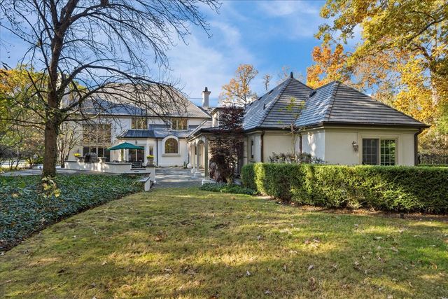 1315 Abington Cambs Drive, Lake Forest, IL 60045