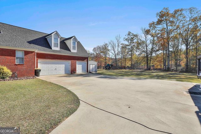 395 W McIntosh Road, Brooks, GA 30205