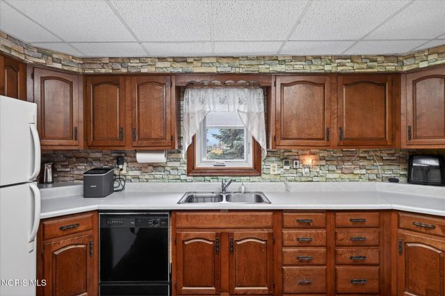 9111 County Road H, Delta, OH 43515