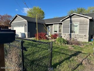 S 1702 13th St, Yakima, WA 98901