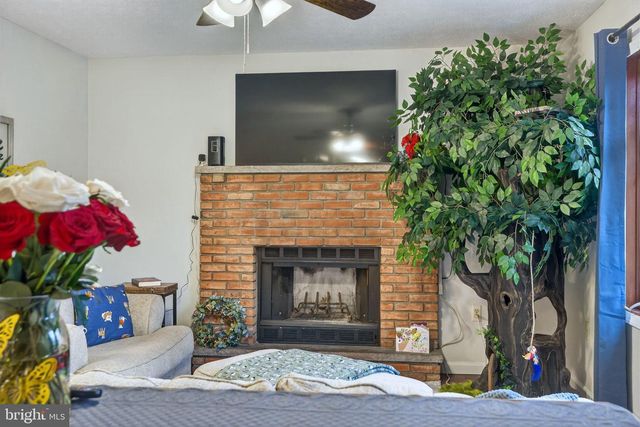 244 CANTERBURY RD, Bushkill, PA 18324