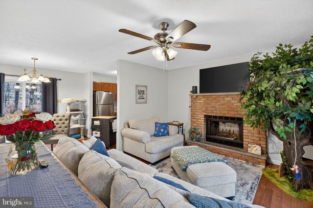 244 CANTERBURY RD, Bushkill, PA 18324