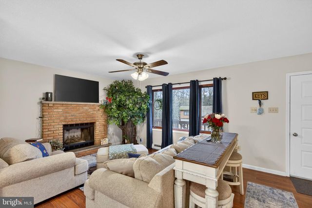 244 CANTERBURY RD, Bushkill, PA 18324