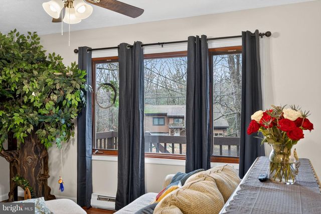 244 CANTERBURY RD, Bushkill, PA 18324